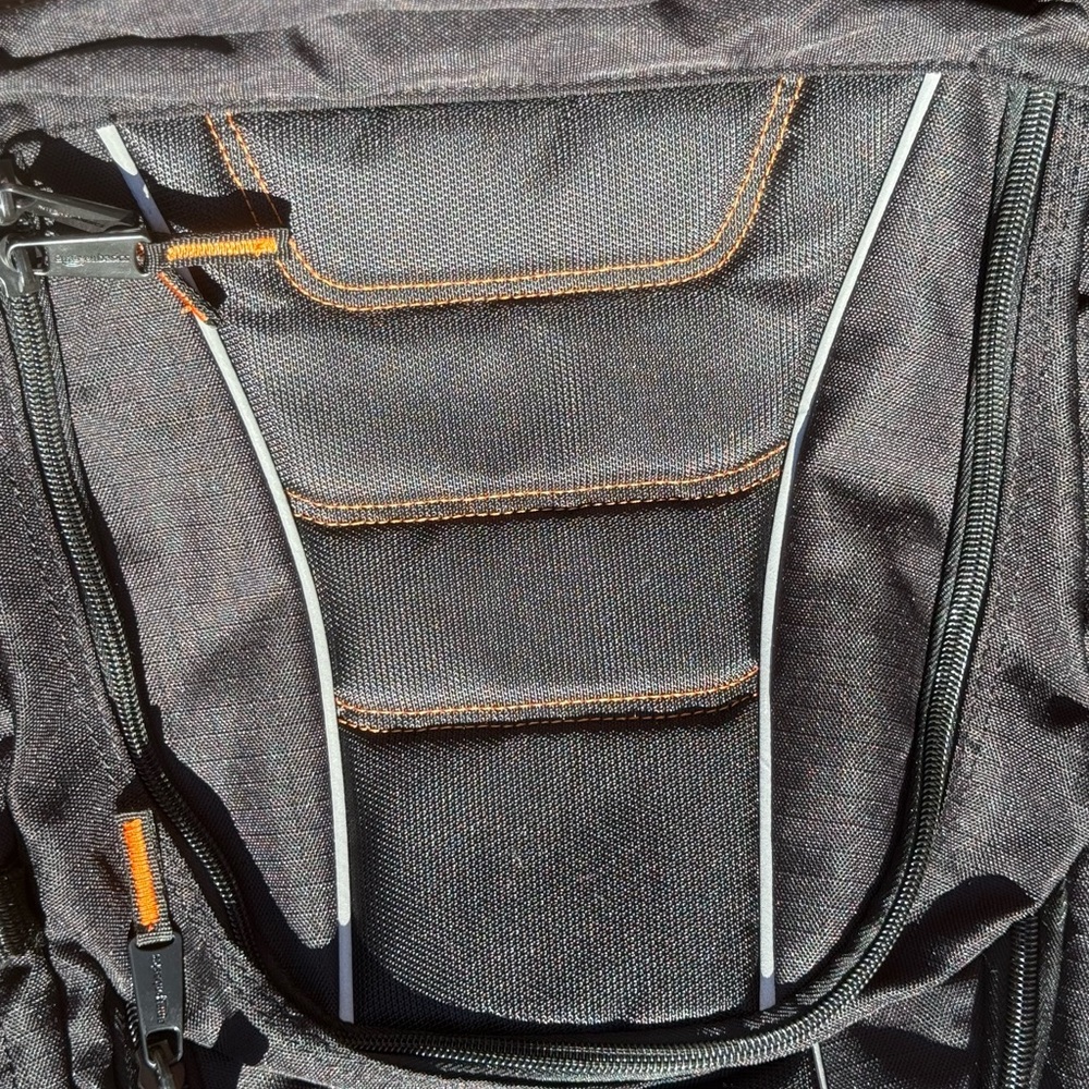 Amazon Basics Laptop Backpack - Picture 4 of 12